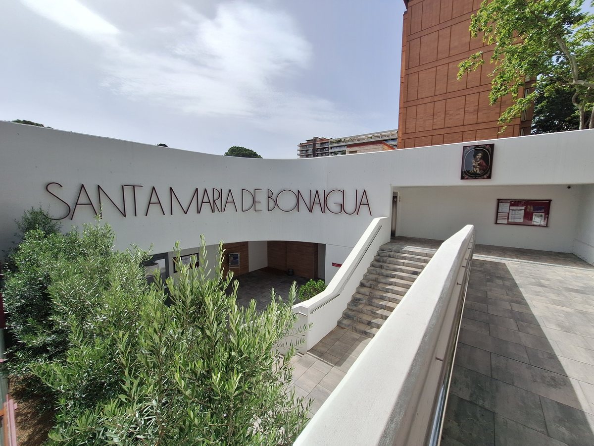 Entrada del Oratorio de Santa María de Bonaigua, en Barcelona